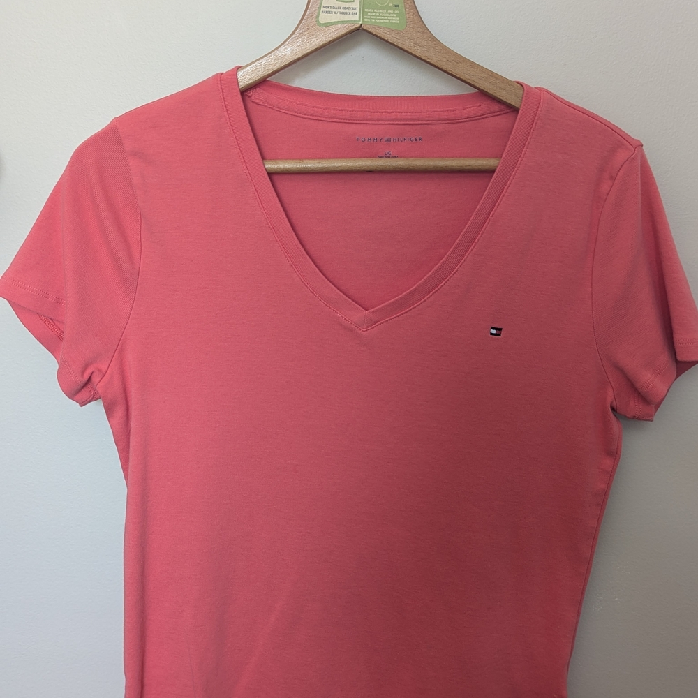 🎆 4 For $25 🎆Tommy Hilfiger Pink Fitted Short Sleeve Tee
